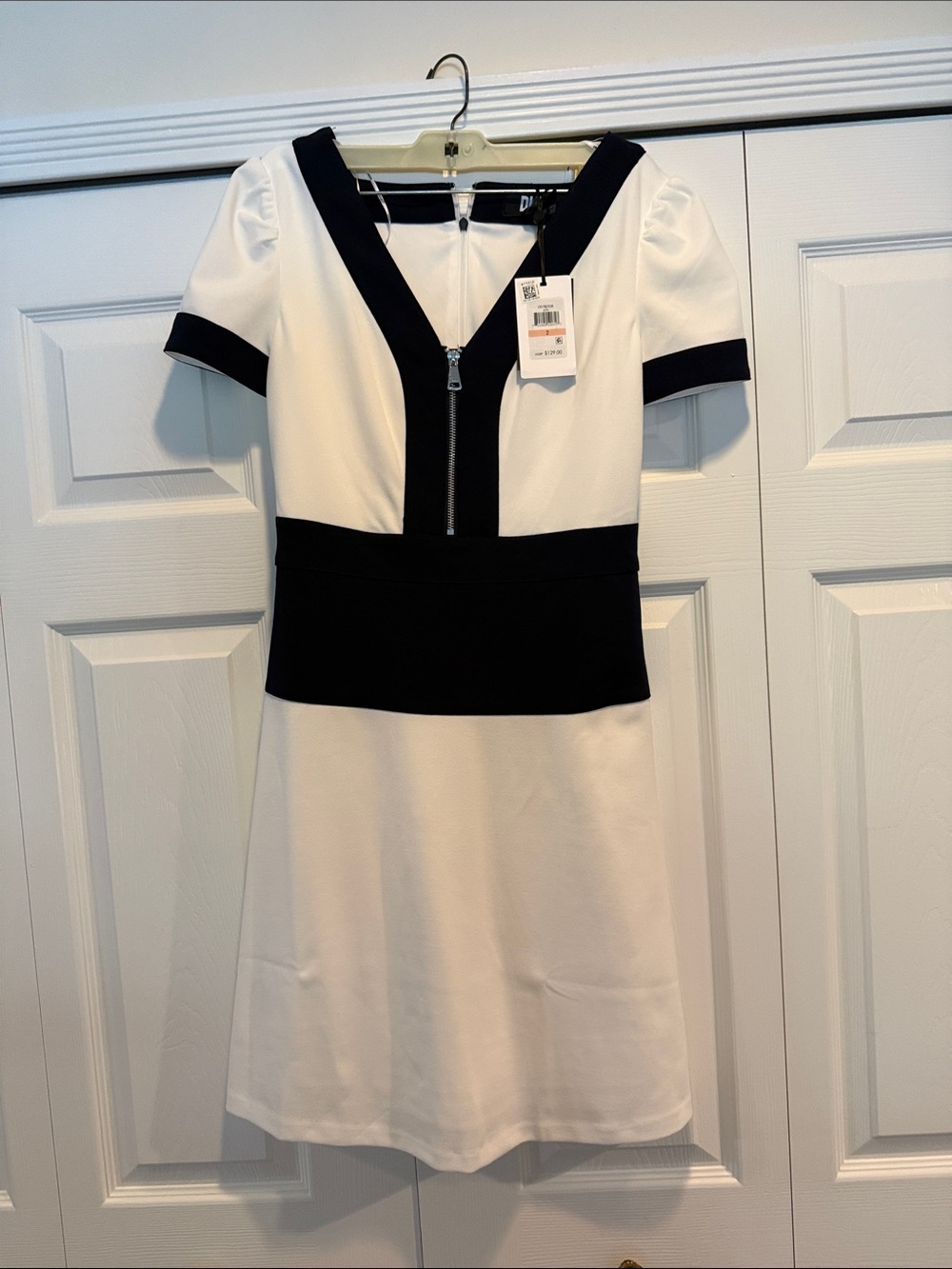 Women’s Black & White V-Neck Contrast Dress